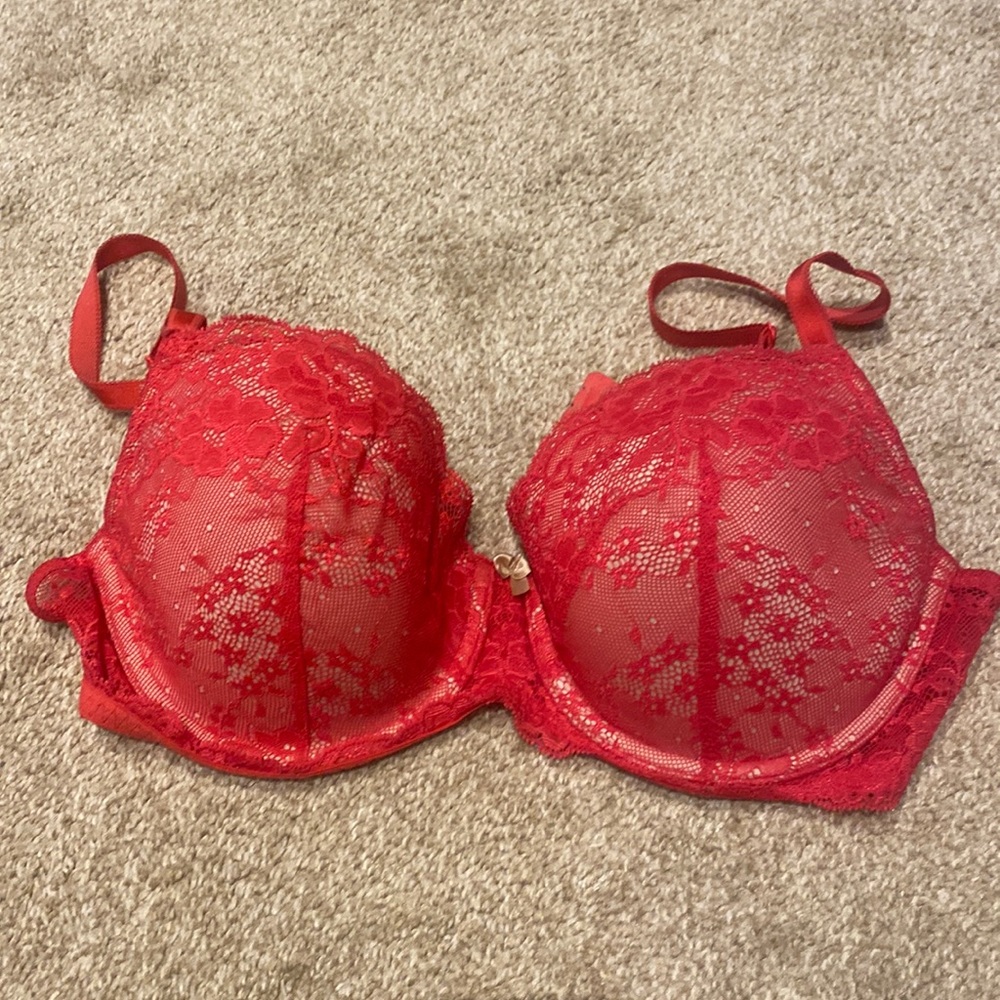 Victoria’s Secret red lace and nude bra 36D